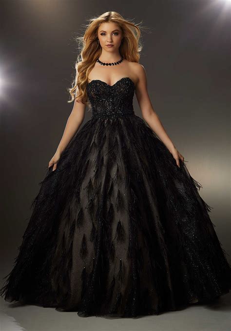 Designer Evening Gowns & Formal Dresses .